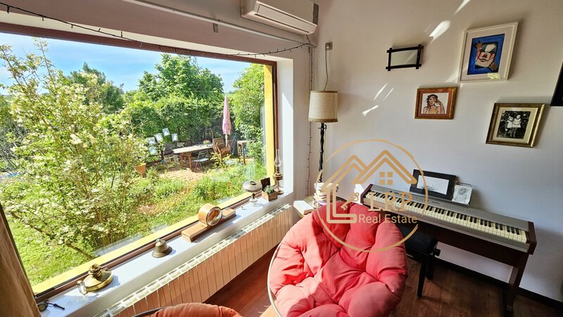 Ciolpani, Izvorani, Padurea Snagov, vila 5 camere, P+1, 268 mp utili, teren 1067 mp.