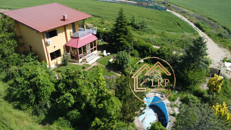 Ciolpani, Izvorani, Padurea Snagov, vila 5 camere, P+1, 268 mp utili, teren 1067 mp.