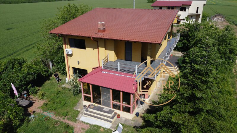 Ciolpani, Izvorani, Padurea Snagov, vila 5 camere, P+1, 268 mp utili, teren 1067 mp.