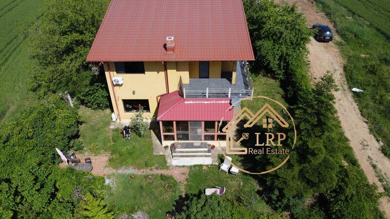 Ciolpani, Izvorani, Padurea Snagov, vila 5 camere, P+1, 268 mp utili, teren 1067 mp.
