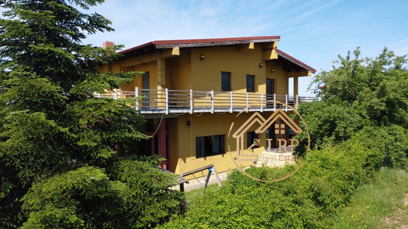 Ciolpani, Izvorani, Padurea Snagov, vila 5 camere, P+1, 268 mp utili, teren 1067 mp.