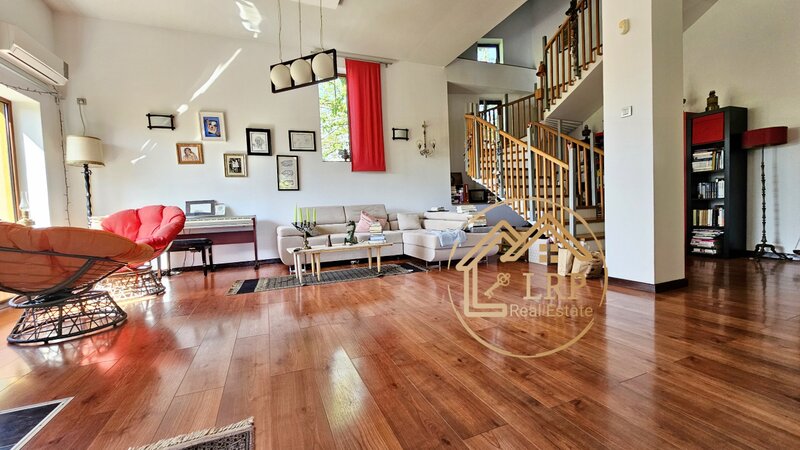 Ciolpani, Izvorani, Padurea Snagov, vila 5 camere, P+1, 268 mp utili, teren 1067 mp.