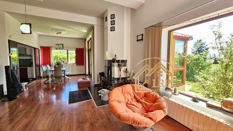 Ciolpani, Izvorani, Padurea Snagov, vila 5 camere, P+1, 268 mp utili, teren 1067 mp.